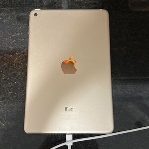 iPad (Gold)